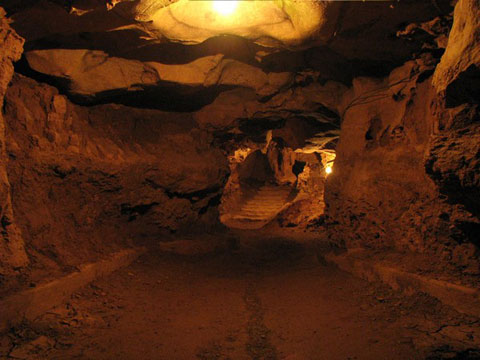Ngu Dong Son Cave, Ha Nam