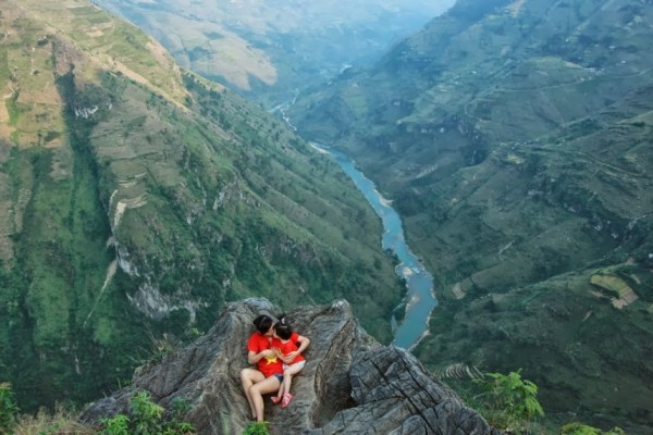 how travel to hoang su phi from hanoi