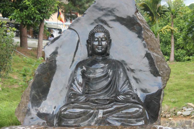 The sapphire Buddha Shakyamuni in Truc Lam Tay Thien Monastery