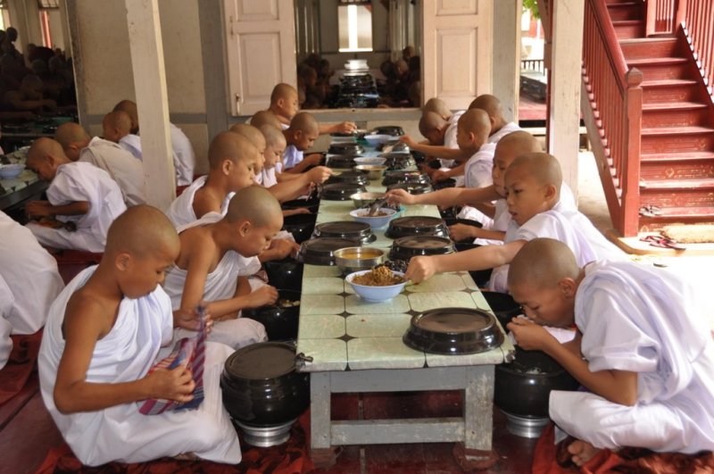 Mahagandayon Monastery, Travel Guide, Myanmar