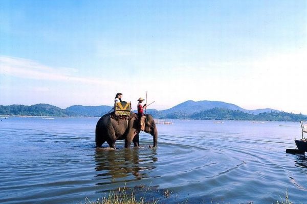Lak Lake