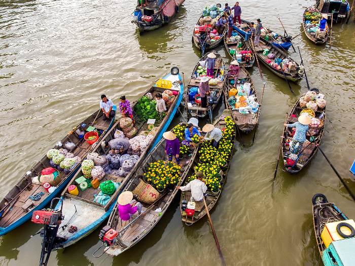 Phong Dien floating market